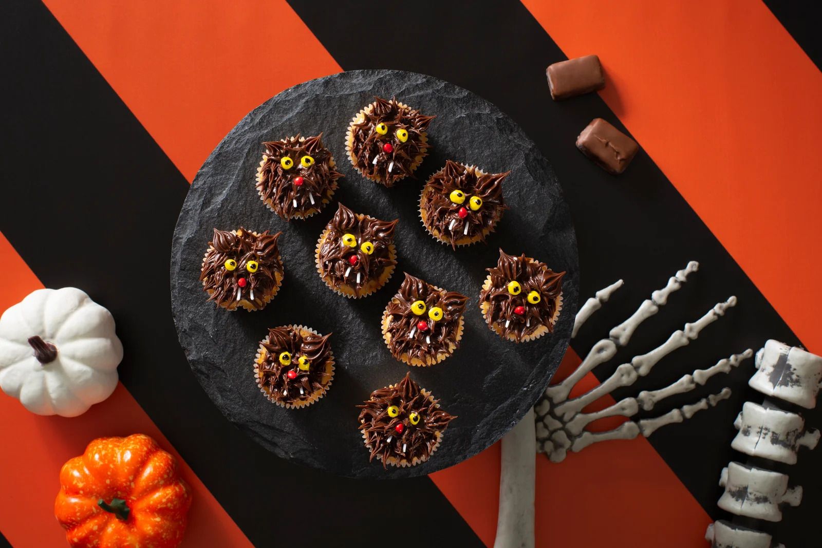 SNICKERS® Mini "Werewolf" Cupcakes